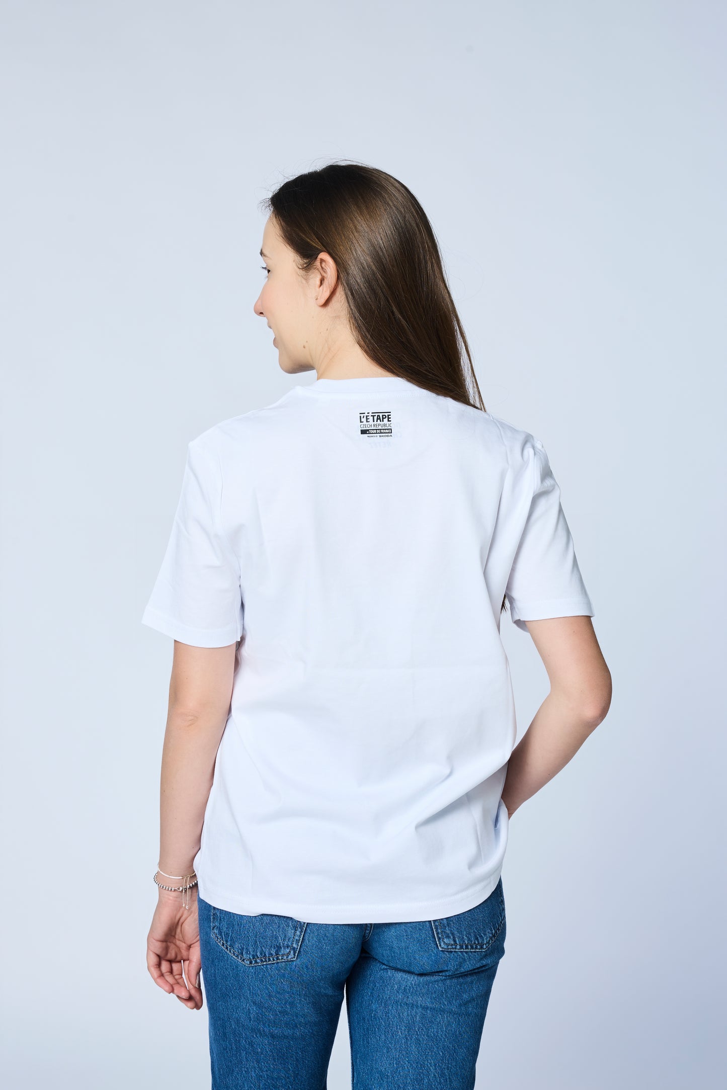 Bílé triko s motivem Kopcovité L'Etape 2025