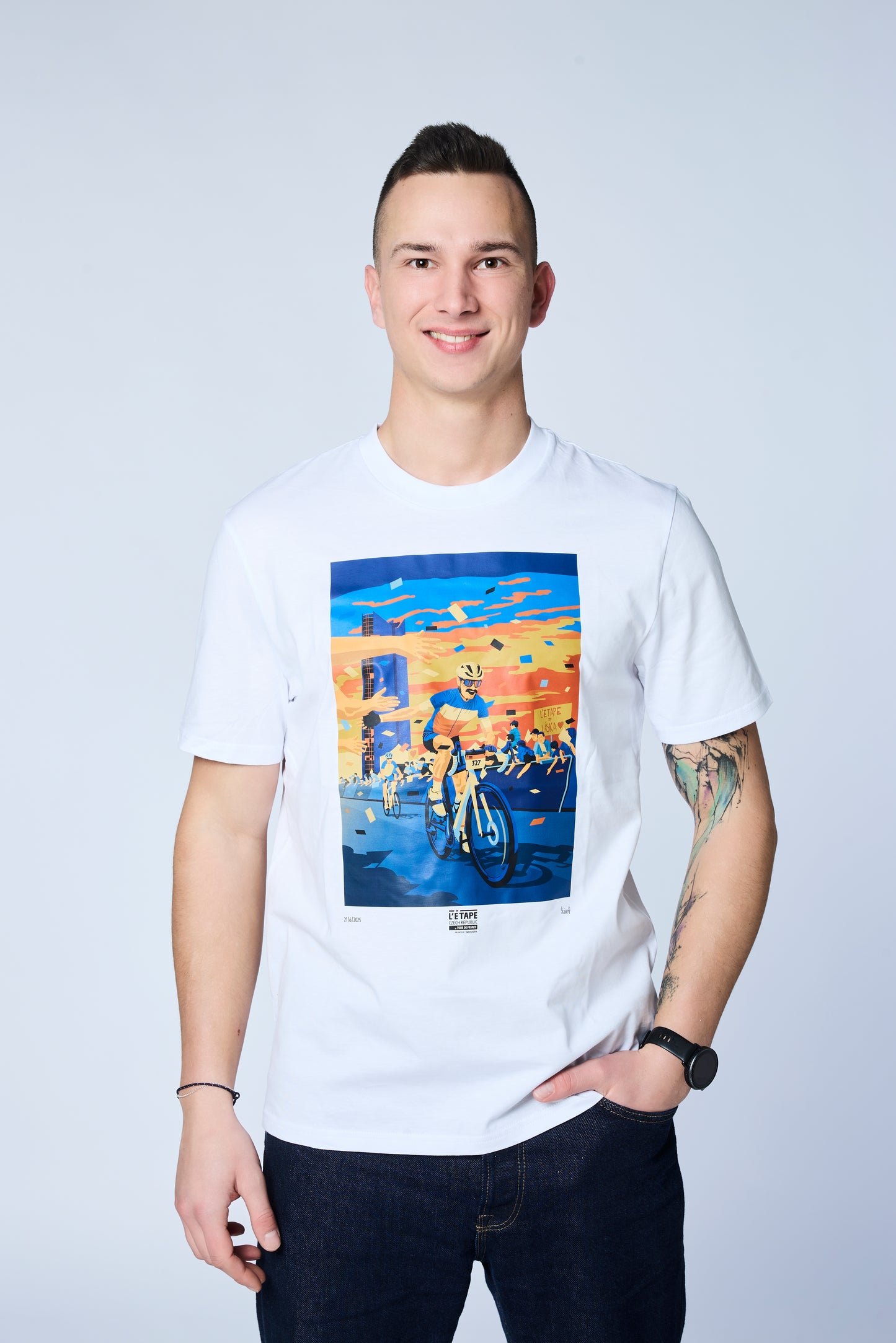 Bílé triko s motivem Kopcovité L'Etape 2025