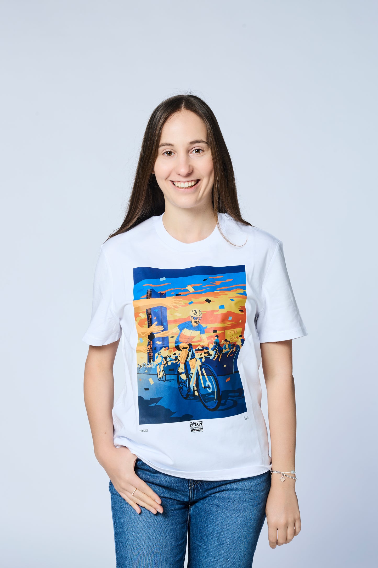 Bílé triko s motivem Kopcovité L'Etape 2025